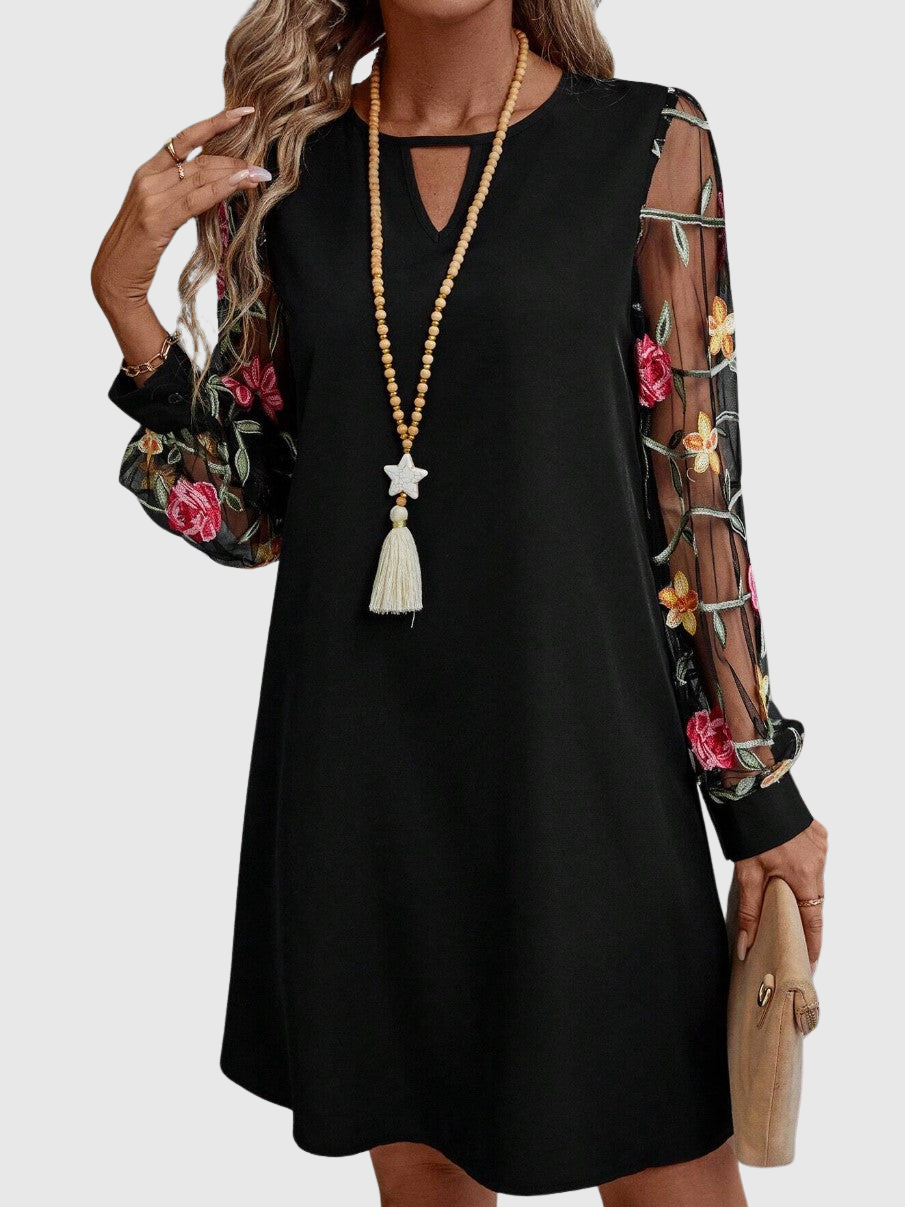 Jolanta | An elegant dress with a V-neck and striking sleeves