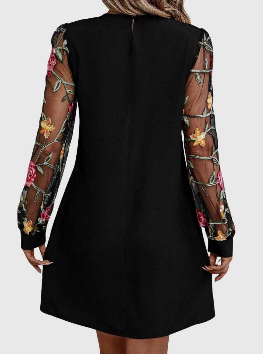 Jolanta | An elegant dress with a V-neck and striking sleeves