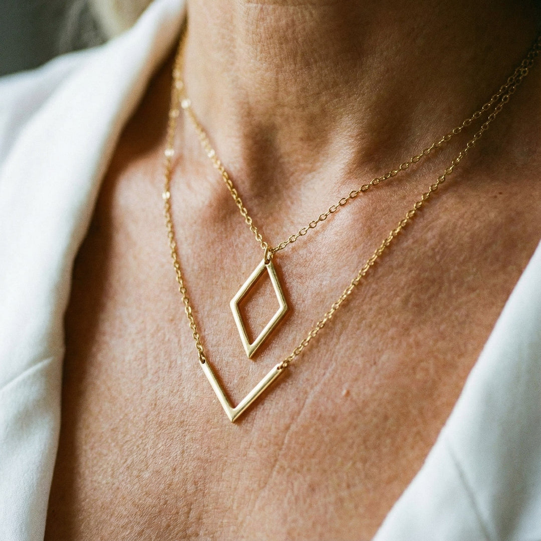 Elegant necklace with a geometric V-shaped pendant