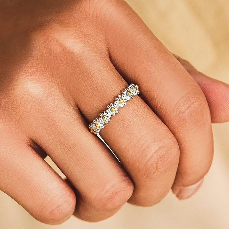 Niamh Daisy Ring